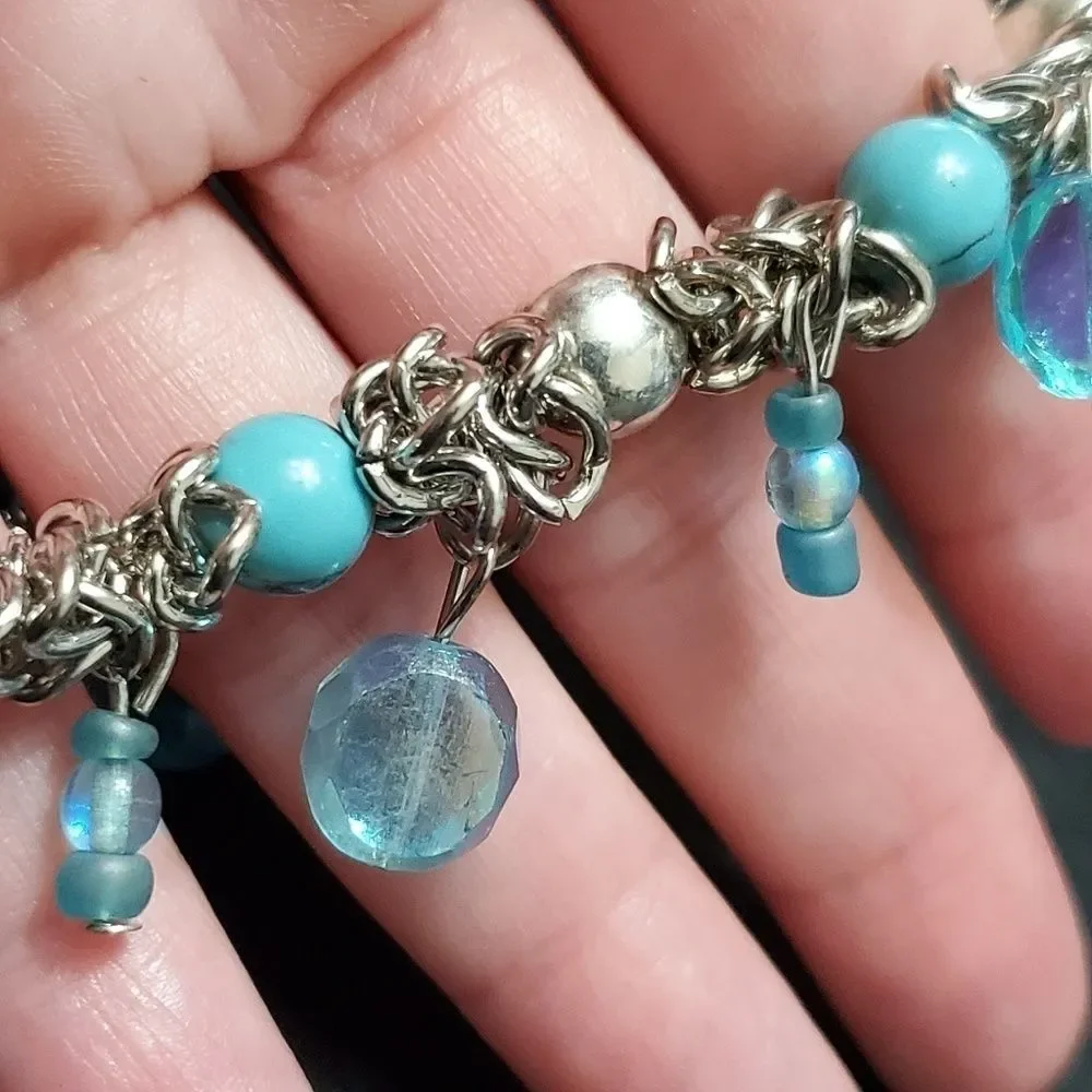 Child's silver tone blue bead bracelet 6